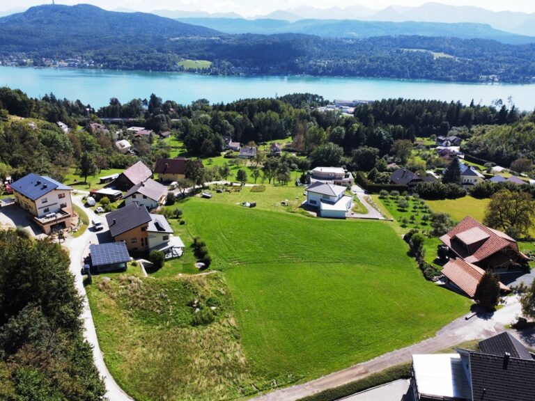 Baugrund mit Blick auf Wörthersee