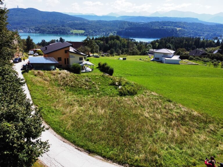 Baugrund mit Blick auf Wörthersee